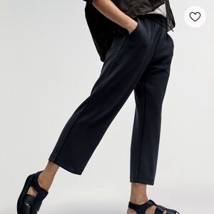 Iululemon  Softstreme High-Rise Straight-Leg
Cropped Pant